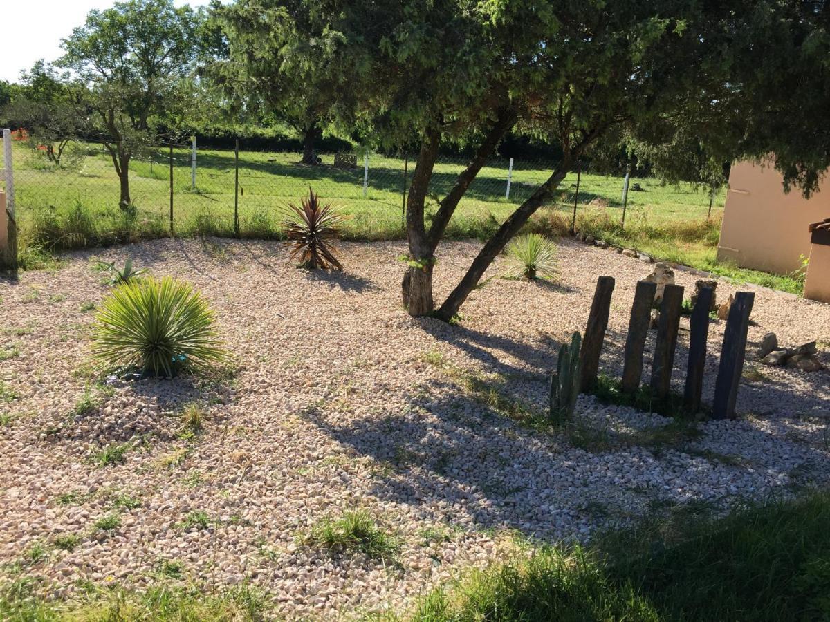 B&B Et Gite D'Ayran Saint-Quentin-la-Poterie Luaran gambar