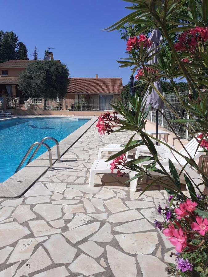 B&B Et Gite D'Ayran Saint-Quentin-la-Poterie Luaran gambar