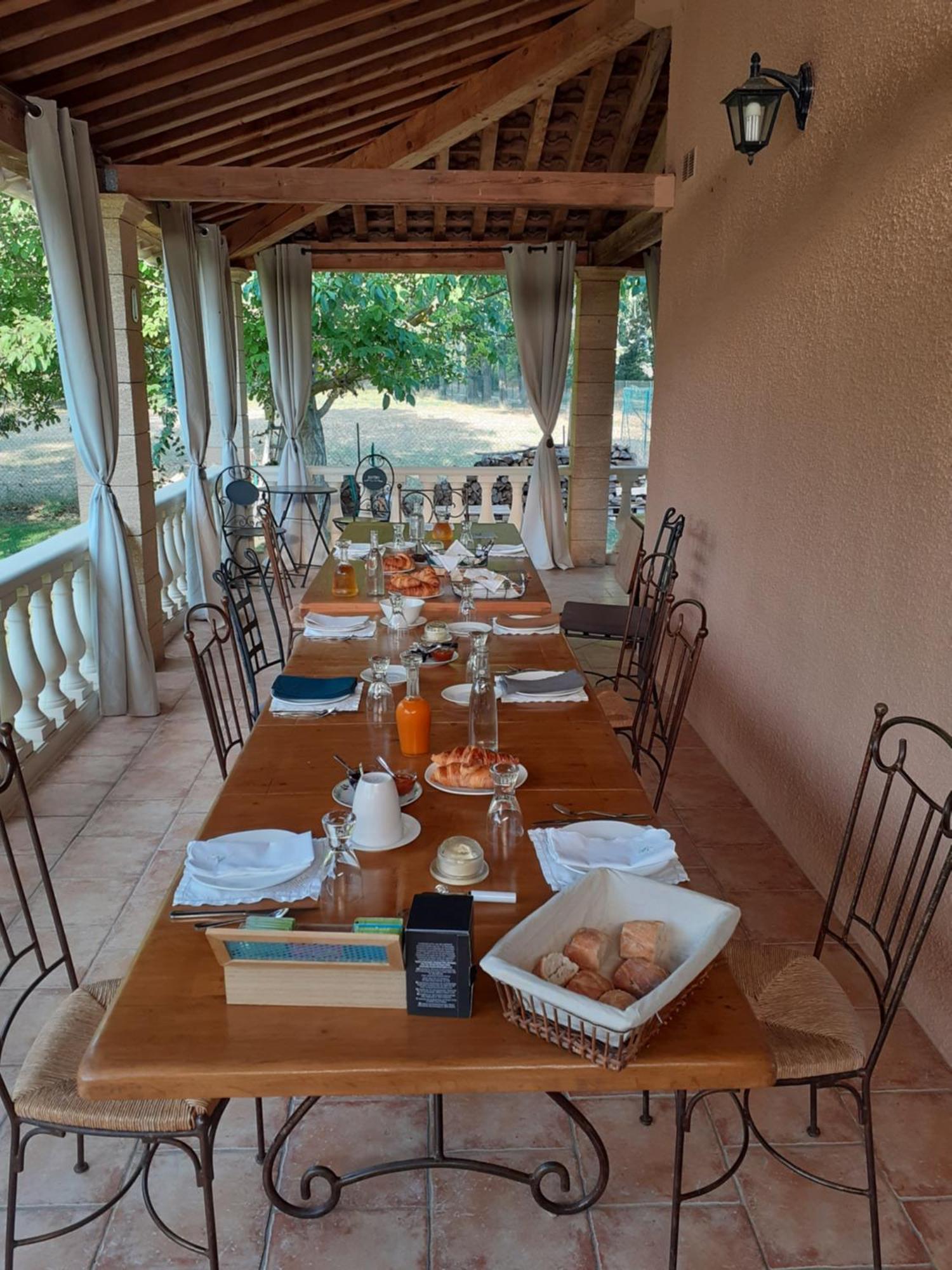 B&B Et Gite D'Ayran Saint-Quentin-la-Poterie Luaran gambar
