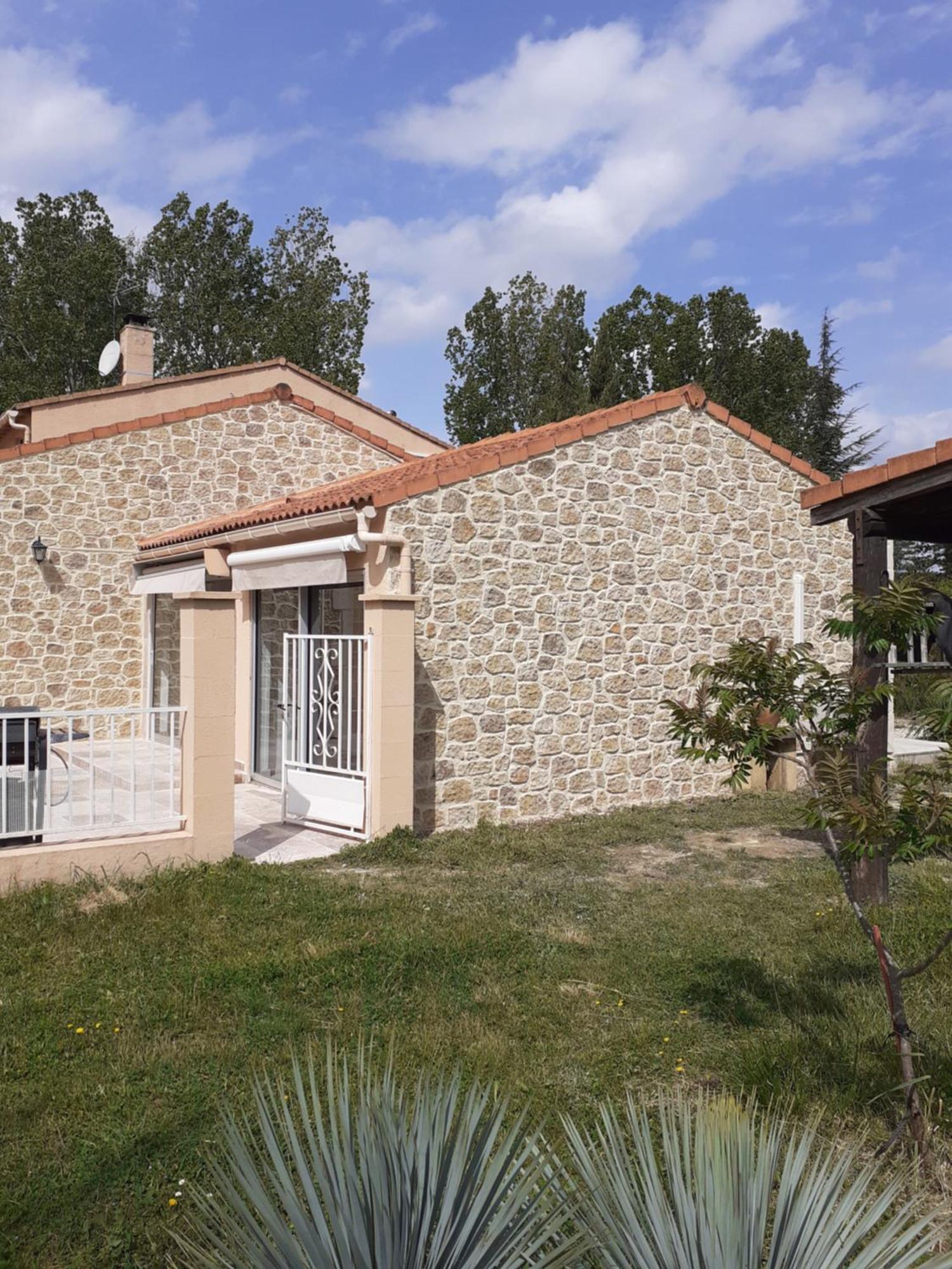B&B Et Gite D'Ayran Saint-Quentin-la-Poterie Luaran gambar